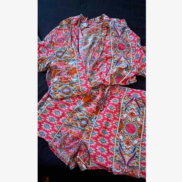 2 Piece Set: Pink Printed Kimono Shirt and Shorts - Picture 8 of 16